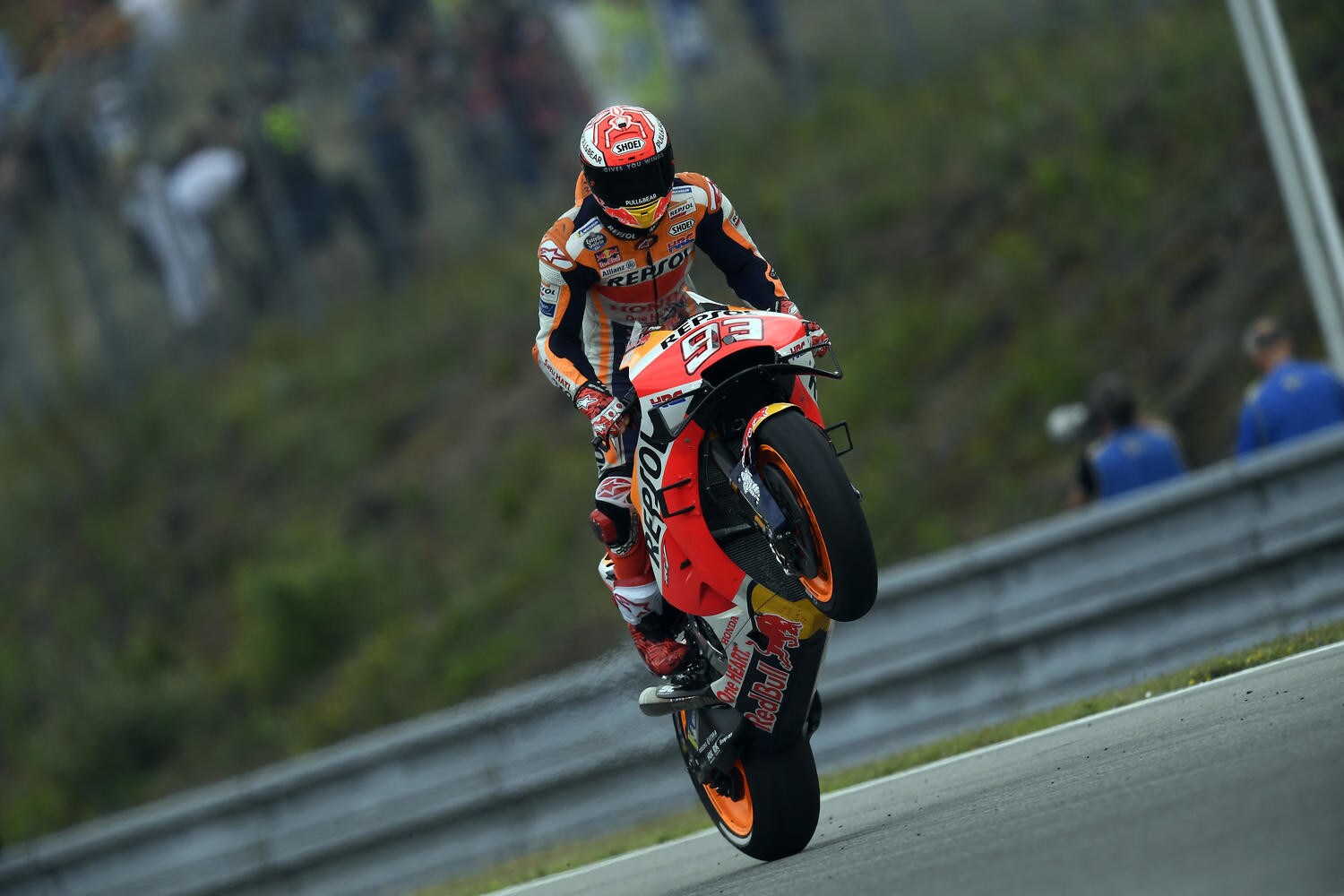 MotoGP, Brno qualifiche: "mostro" Marquez, super-pole sotto la pioggia