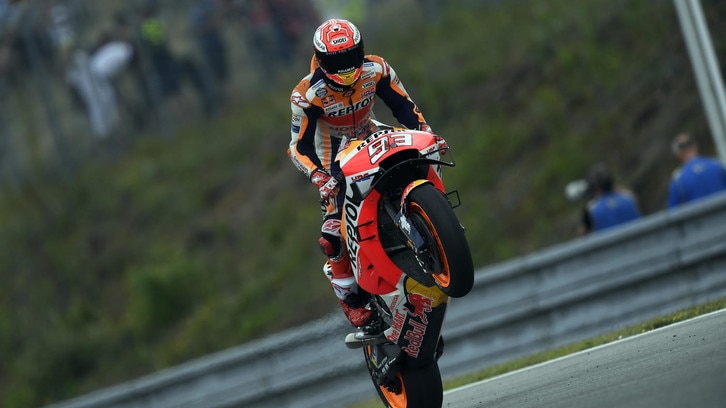 MotoGP, Brno qualifiche: "mostro" Marquez, super-pole sotto la pioggia