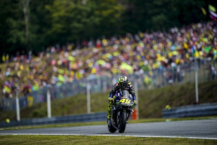 Valentino Rossi, c'è un problema motore sulla M1