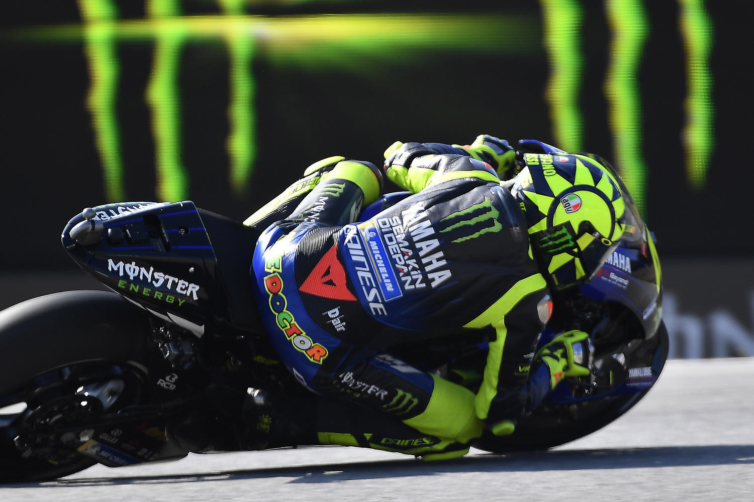 Rossi su Lorenzo: "Ha una Honda ufficiale, riuscirà a guidarla”