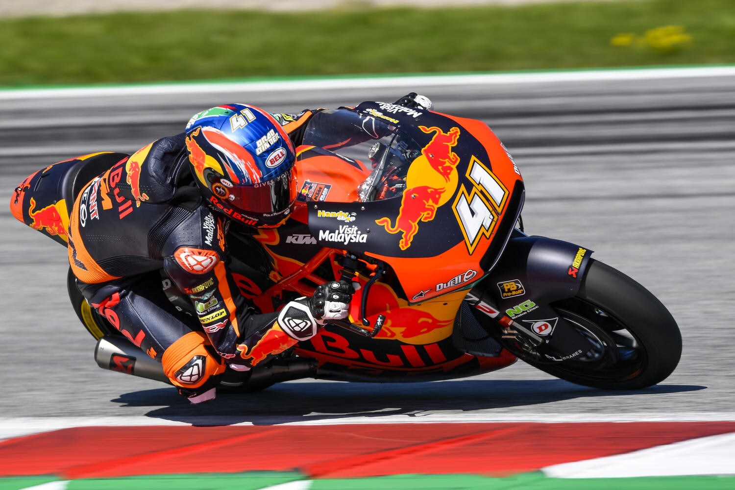 Moto2 gara: capolavoro Binder, disastro italiano