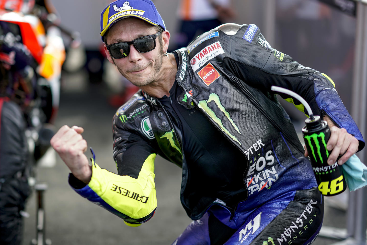 Valentino Rossi in sella all'M1 per le strade di Tavullia