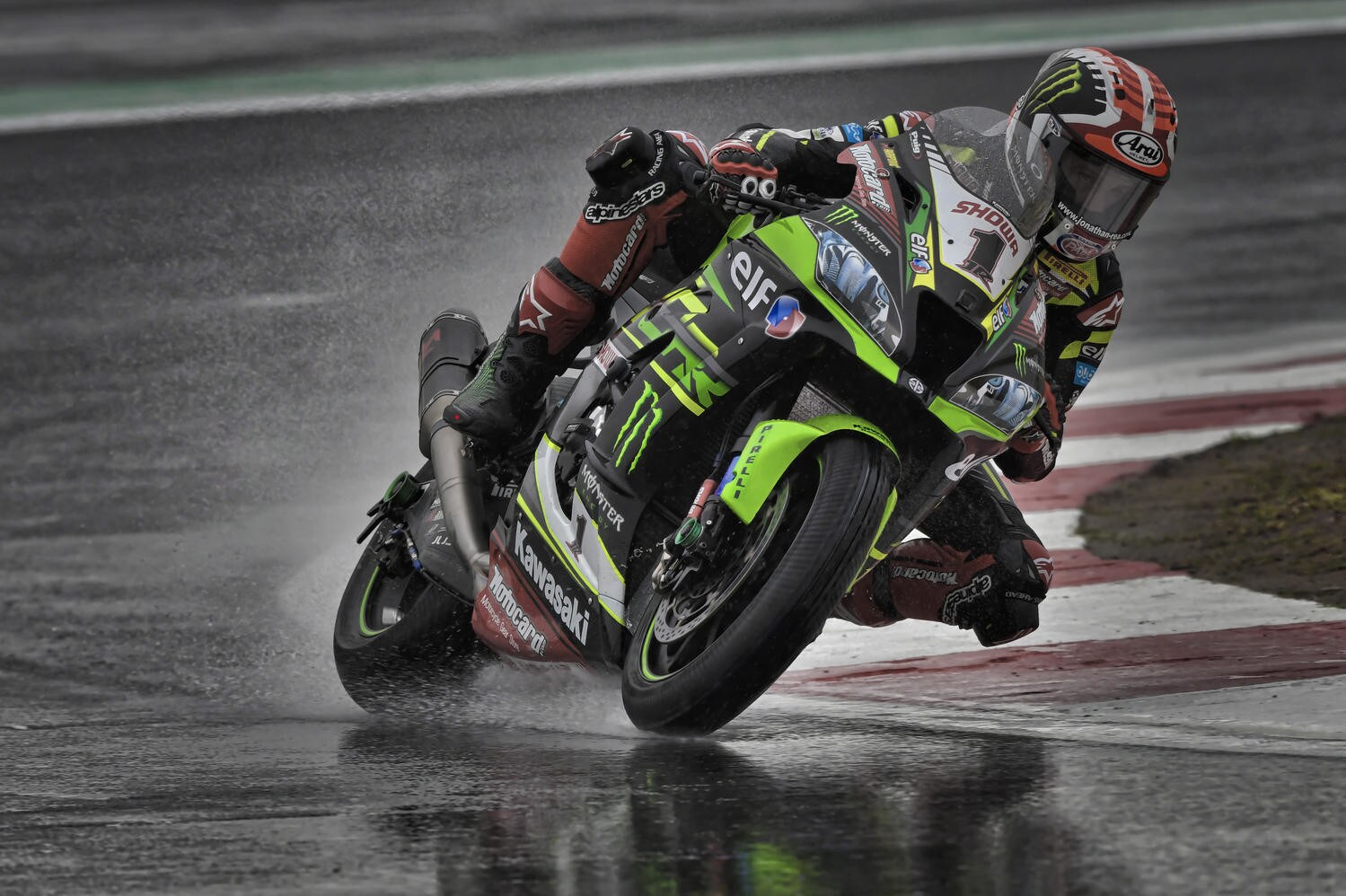 SBK Francia:, day1: Van der Mark domina. Rea che rischio!