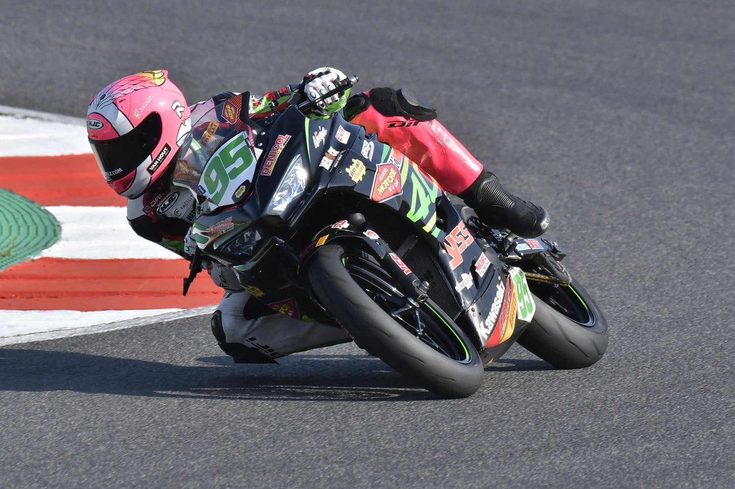 SSP300 Magny- Cours: Deroue strappa la pole alla Carrasco