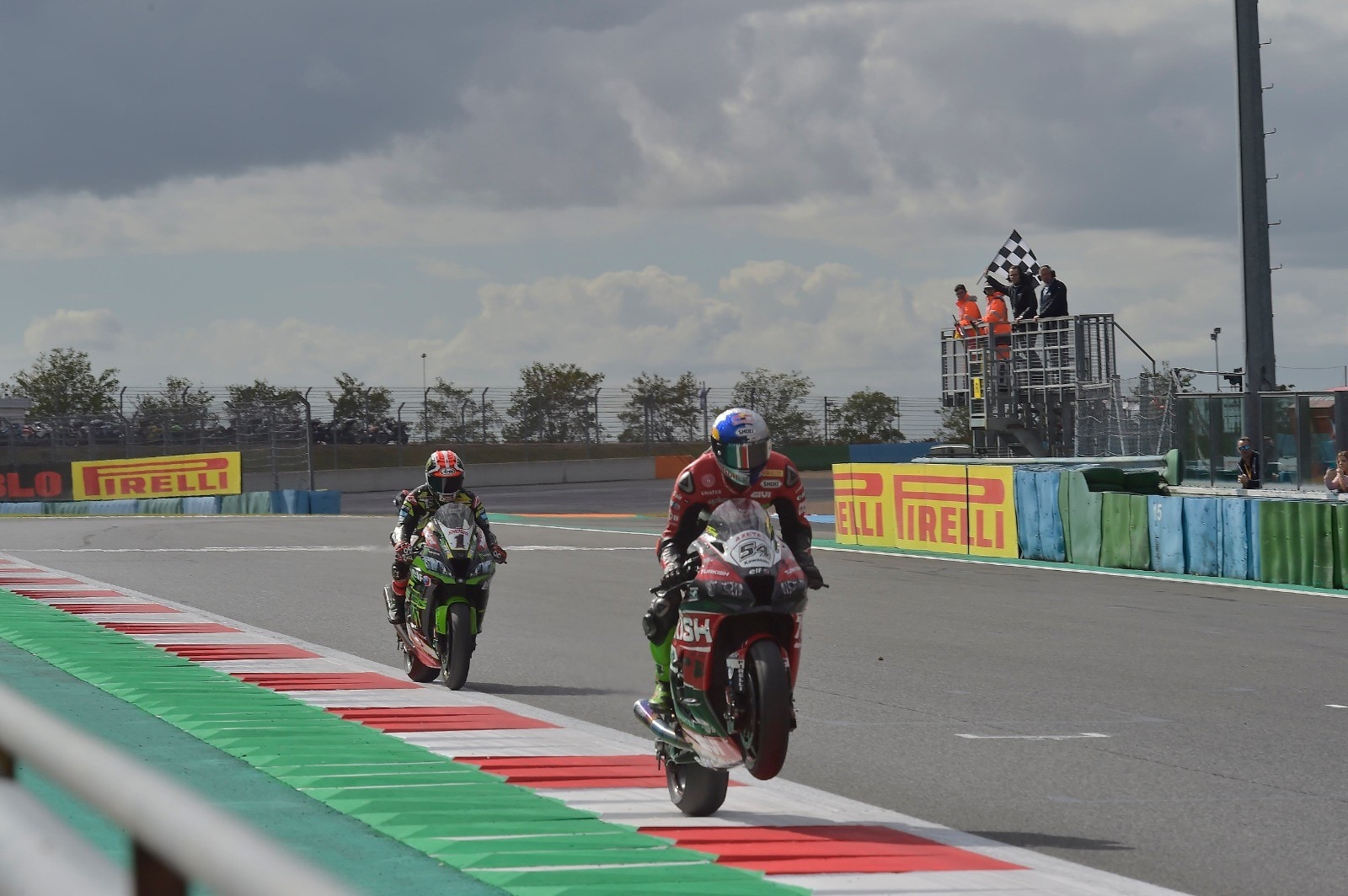 SBK Magny Cours, gara1: vince Razgatioglu davanti a Rea
