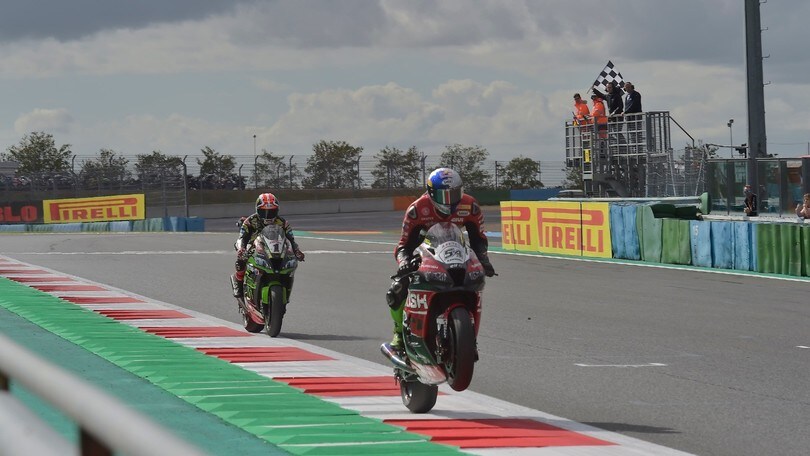 SBK Magny Cours, gara1: vince Razgatioglu davanti a Rea
