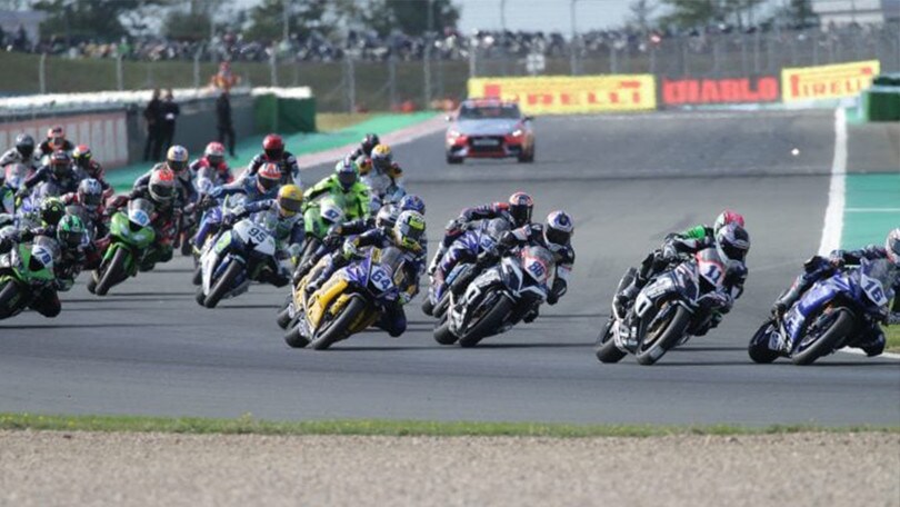 Supersport: la carambola al via di Magny Cours