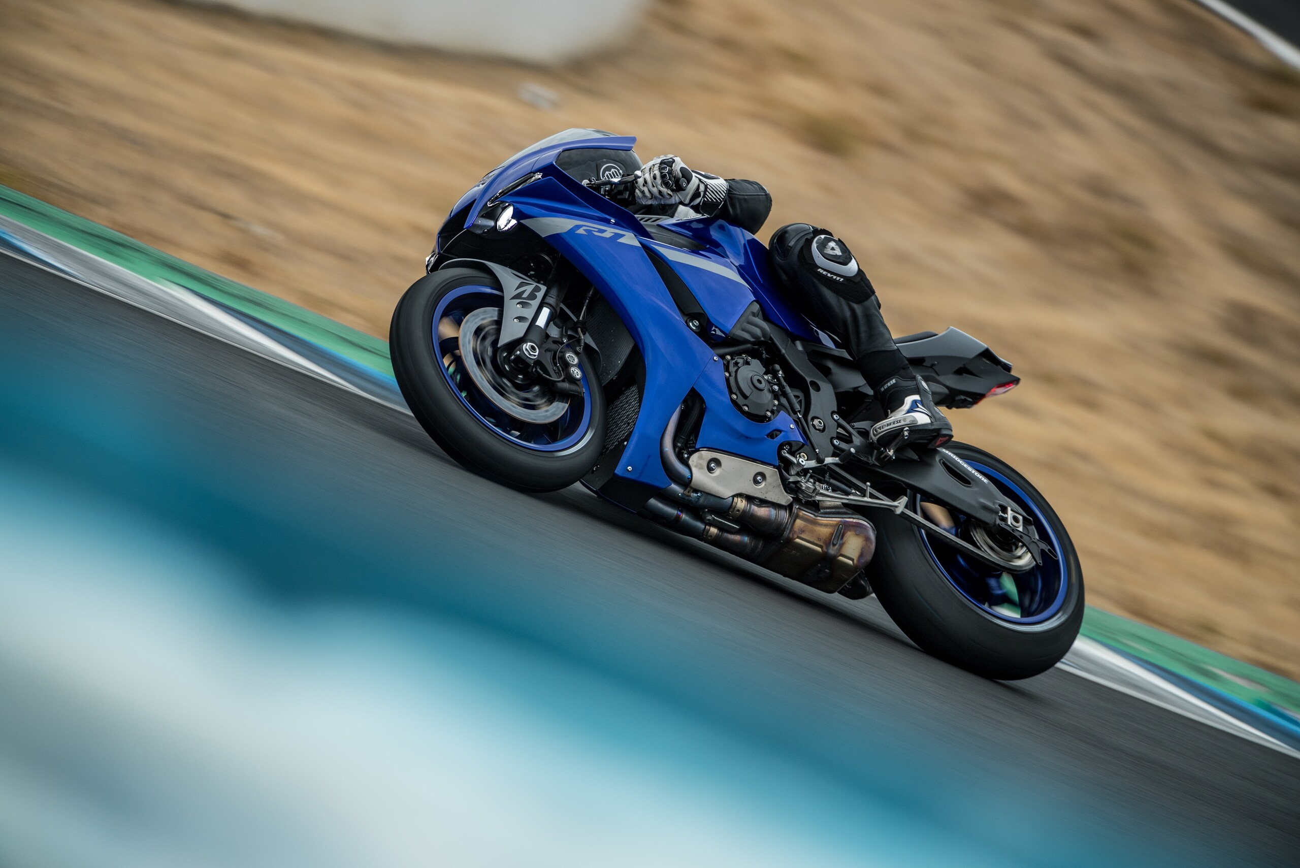 Yamaha YZF-R1 e R1M: la bella e la bestia