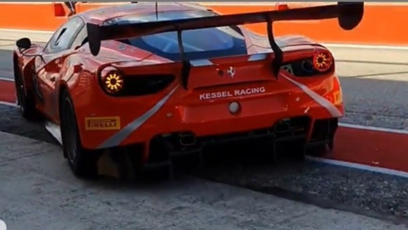 Valentino Rossi di nuovo su una Ferrari - LE FOTO