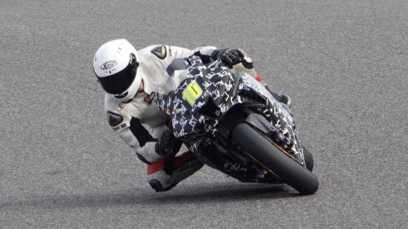 SBK: la nuova Honda è già in pista - LE FOTO