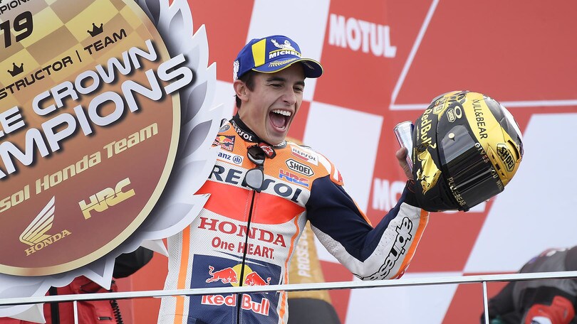 MotoGP Valencia, le IMMAGINI della festa di Marquez