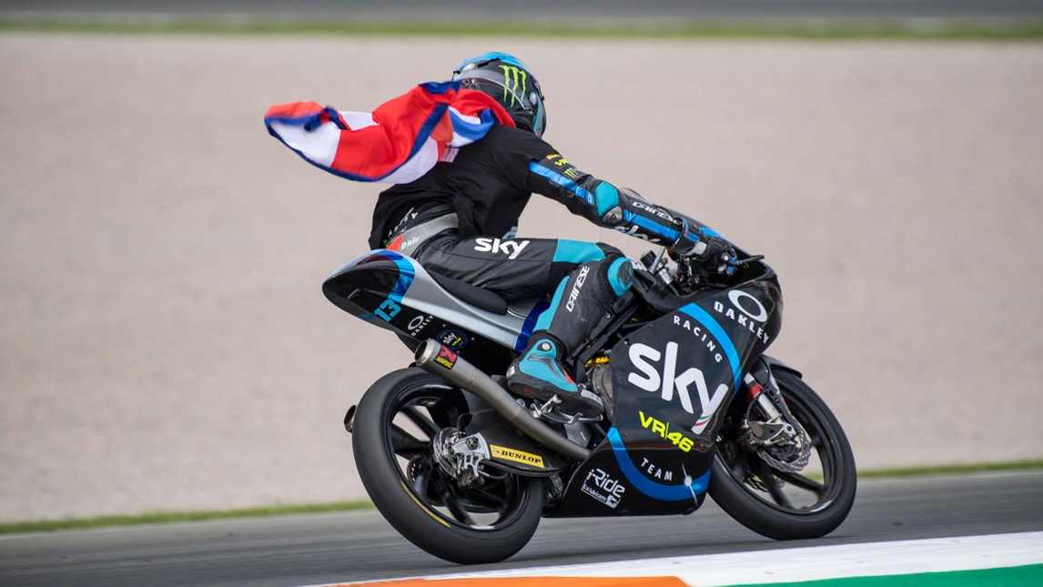 Moto3: le foto più spettacolari del GP di Valencia