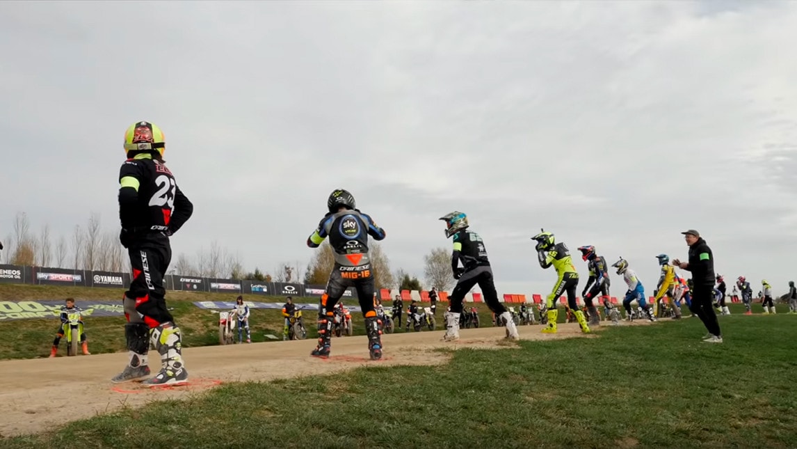 Valentino Rossi vince la 100 km dei Campioni - IL VIDEO