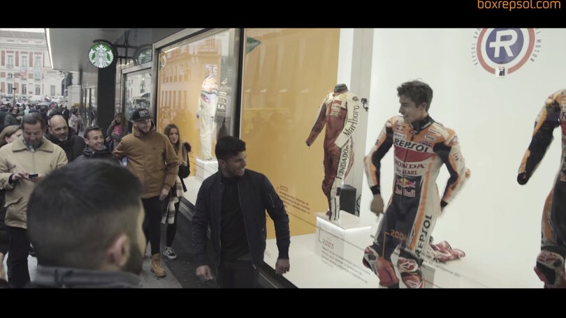 MotoGP, il Giorno degli Innocenti: Marquez manichino, Rins dal parrucchiere