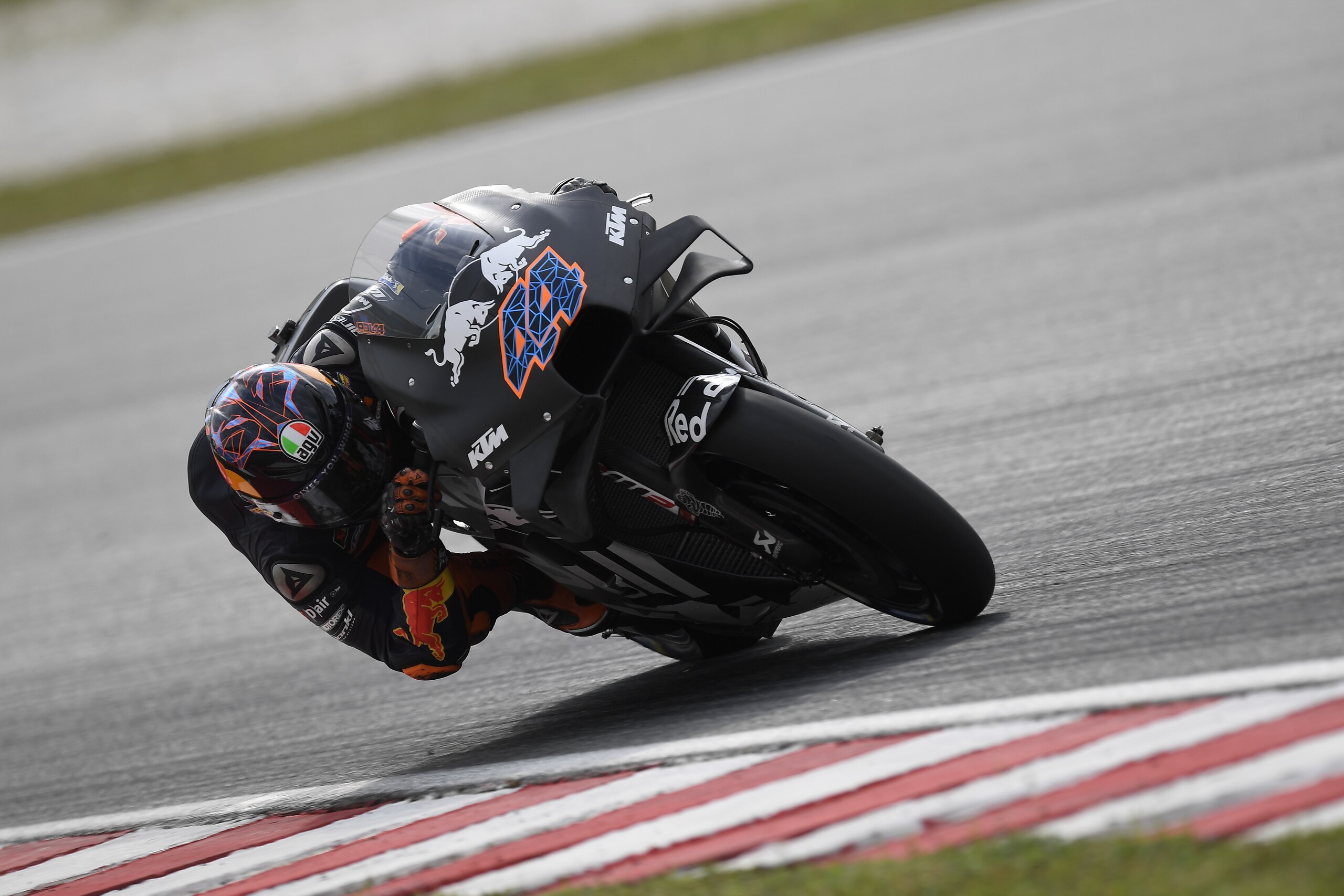 Test Sepang, Pol Espargarò: “Miglioriamo grazie all’aiuto di Pedrosa”