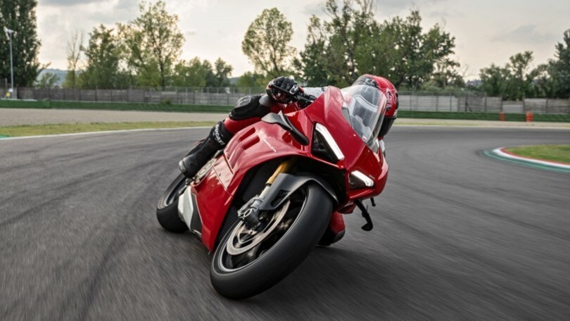 Ducati: la Panigale V4 scende in pista con il pacchetto Racing