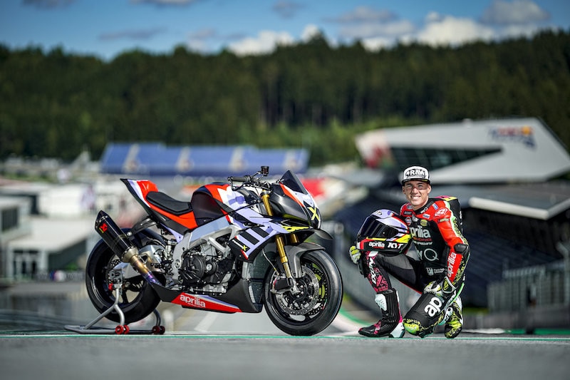 Aprilia Tuono V4 X: la hypernaked con tecnologia da MotoGP - FOTO
