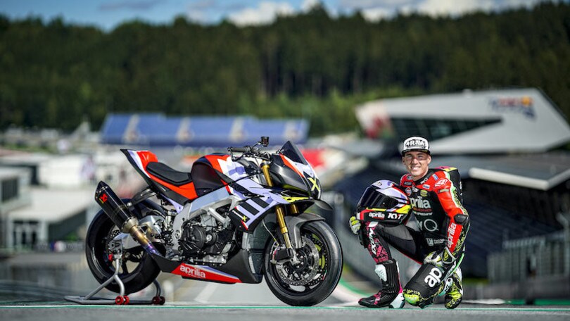Aprilia Tuono V4 X: la hypernaked con tecnologia da MotoGP - FOTO