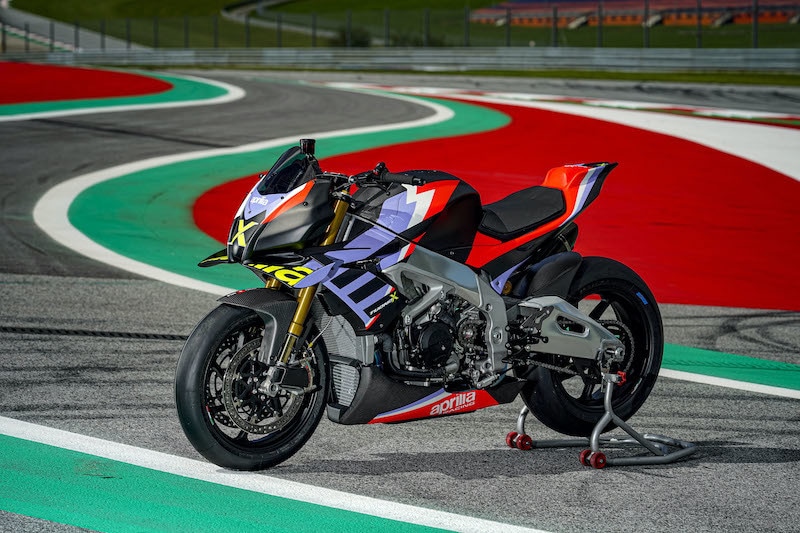 Aprilia Tuono V4 X: la hypernaked con tecnologia da MotoGP - FOTO