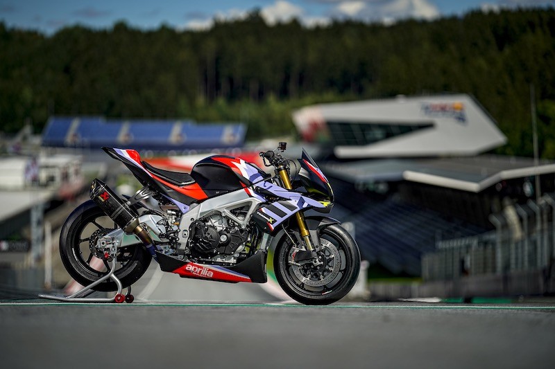 Aprilia Tuono V4 X: la hypernaked con tecnologia da MotoGP - FOTO