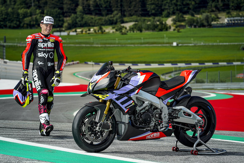 Aprilia Tuono V4 X: la hypernaked con tecnologia da MotoGP - FOTO