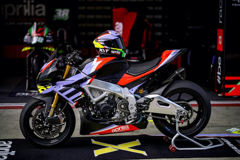 Aprilia Tuono V4 X: la hypernaked con tecnologia da MotoGP - FOTO