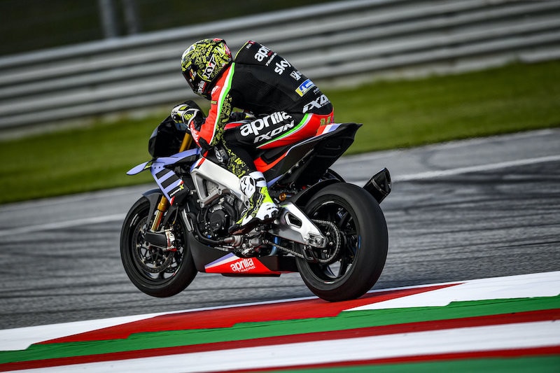 Aprilia Tuono V4 X: la hypernaked con tecnologia da MotoGP - FOTO