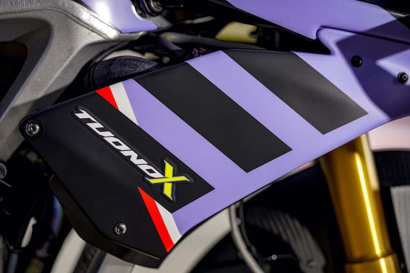 Aprilia Tuono V4 X: la hypernaked con tecnologia da MotoGP - FOTO