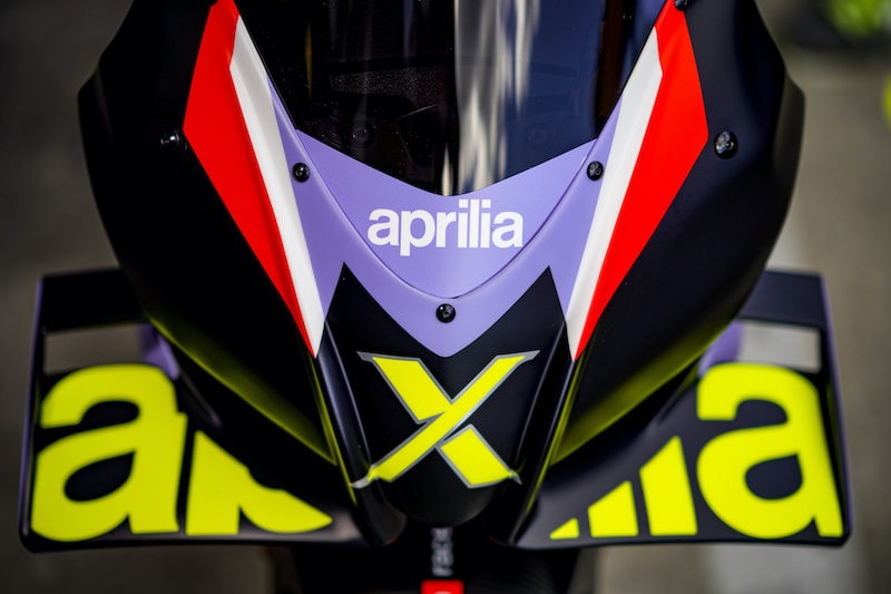 Aprilia Tuono V4 X: la hypernaked con tecnologia da MotoGP - FOTO