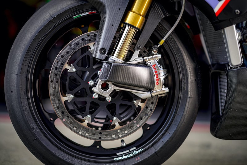 Aprilia Tuono V4 X: la hypernaked con tecnologia da MotoGP - FOTO