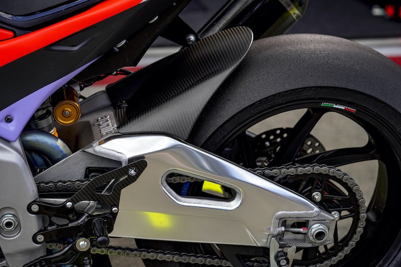 Aprilia Tuono V4 X: la hypernaked con tecnologia da MotoGP - FOTO