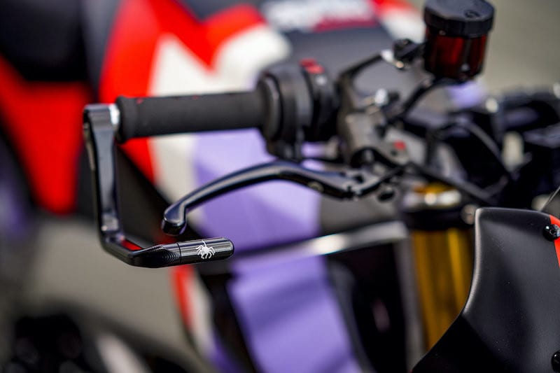 Aprilia Tuono V4 X: la hypernaked con tecnologia da MotoGP - FOTO