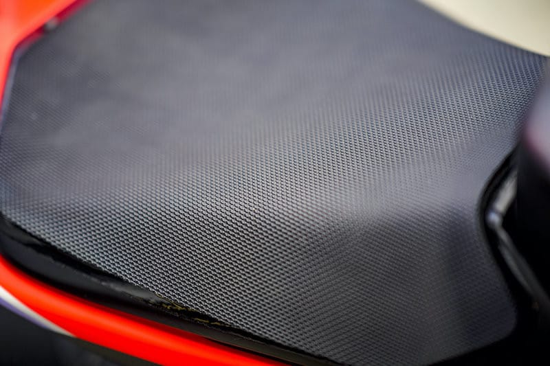 Aprilia Tuono V4 X: la hypernaked con tecnologia da MotoGP - FOTO