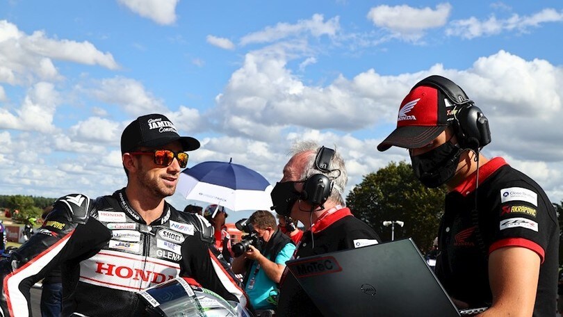 BSB, Silverstone: 1-1 e palla al centro tra Honda e Ducati