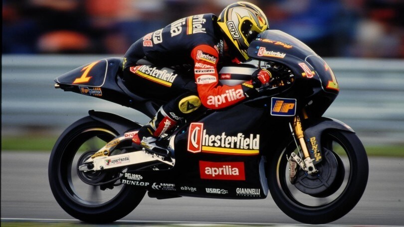 Max Biaggi: il Corsaro con l'Aprilia nera - FOTO