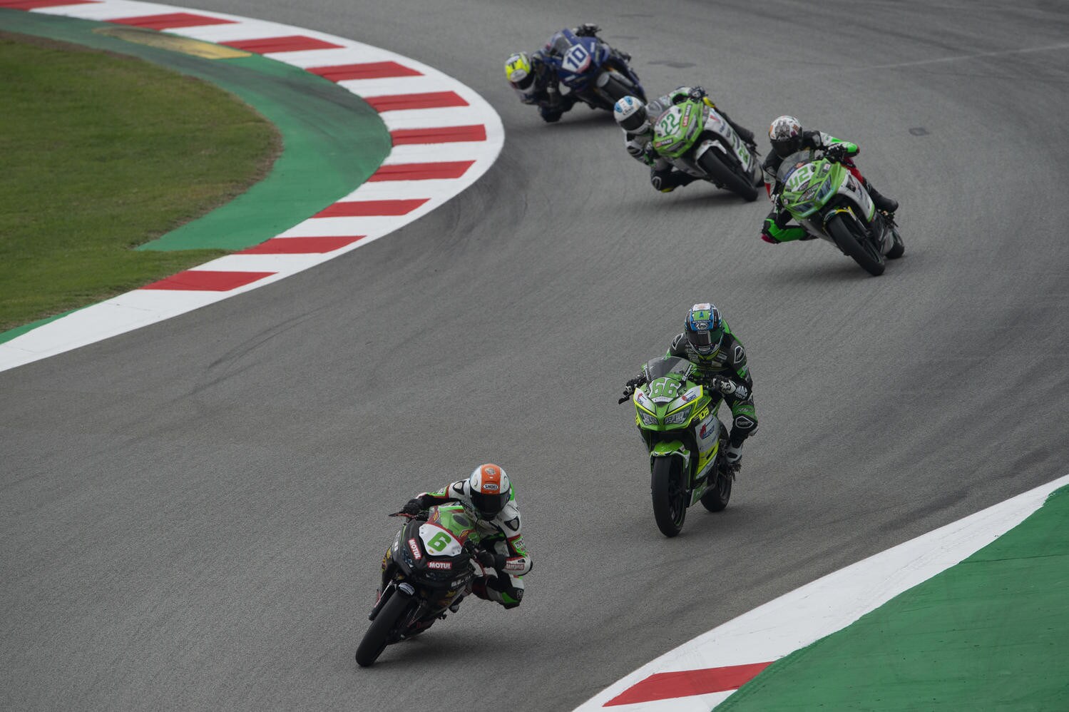 SSP300 Magny-Cours, Gara 1: Buis vince di forza su Deroue
