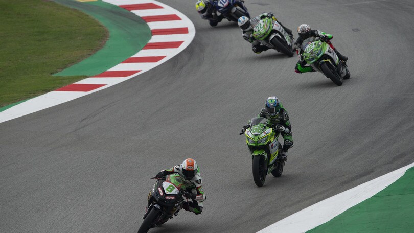 SSP300 Magny-Cours, Gara 1: Buis vince di forza su Deroue