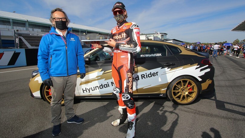 SBK: A Chaz Davies la Hyundai i30 Fastback N