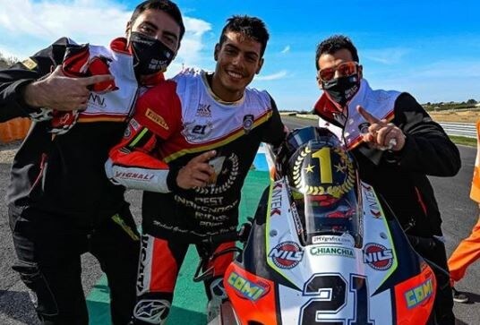 La Panigale V4 R strega Sacchetti: “Sembra un aereo, mi rideva pure il fondoschiena”