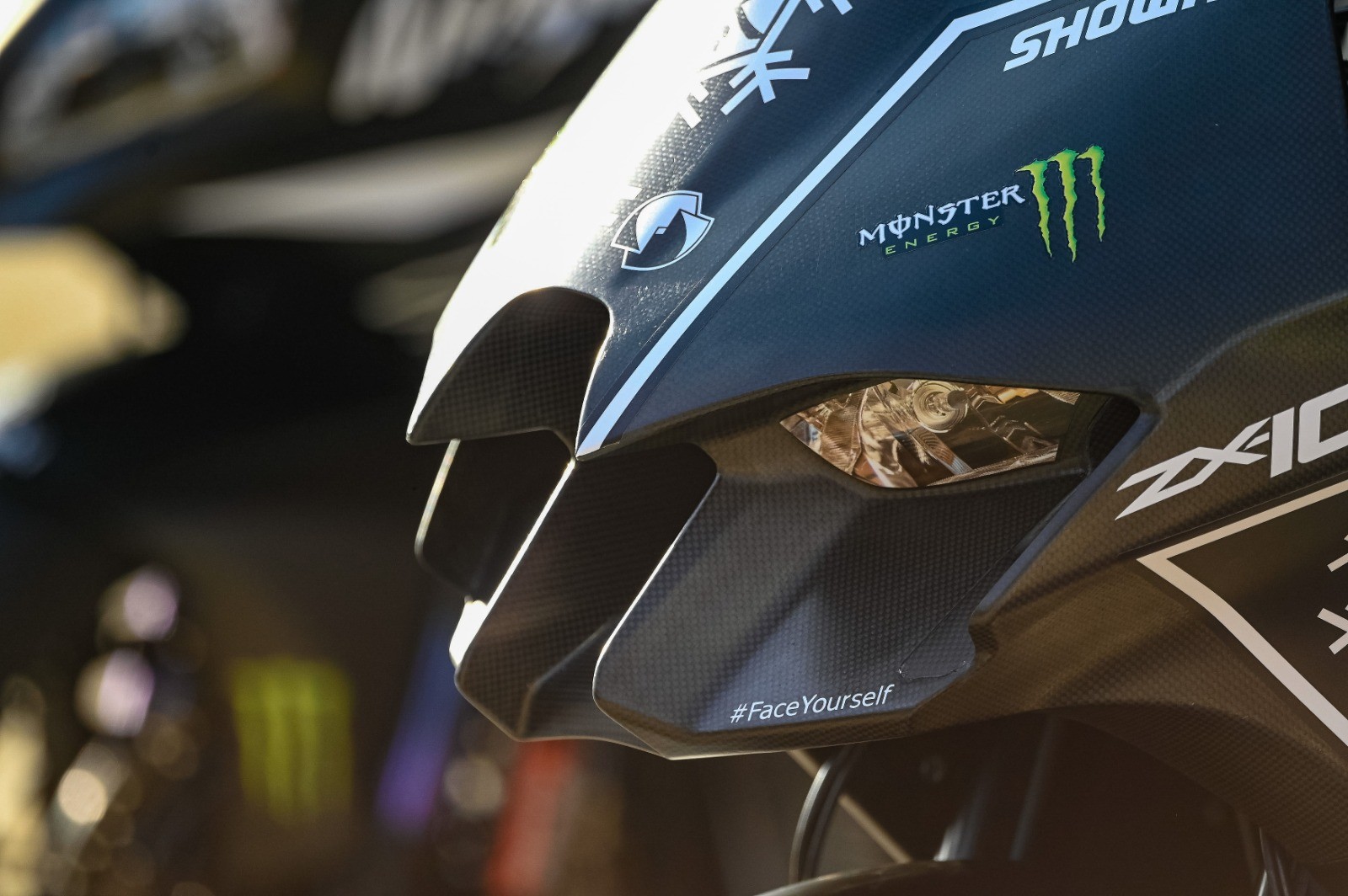Cattiva e affilata: ecco la nuova Ninja ZX-10RR 2021 - FOTO