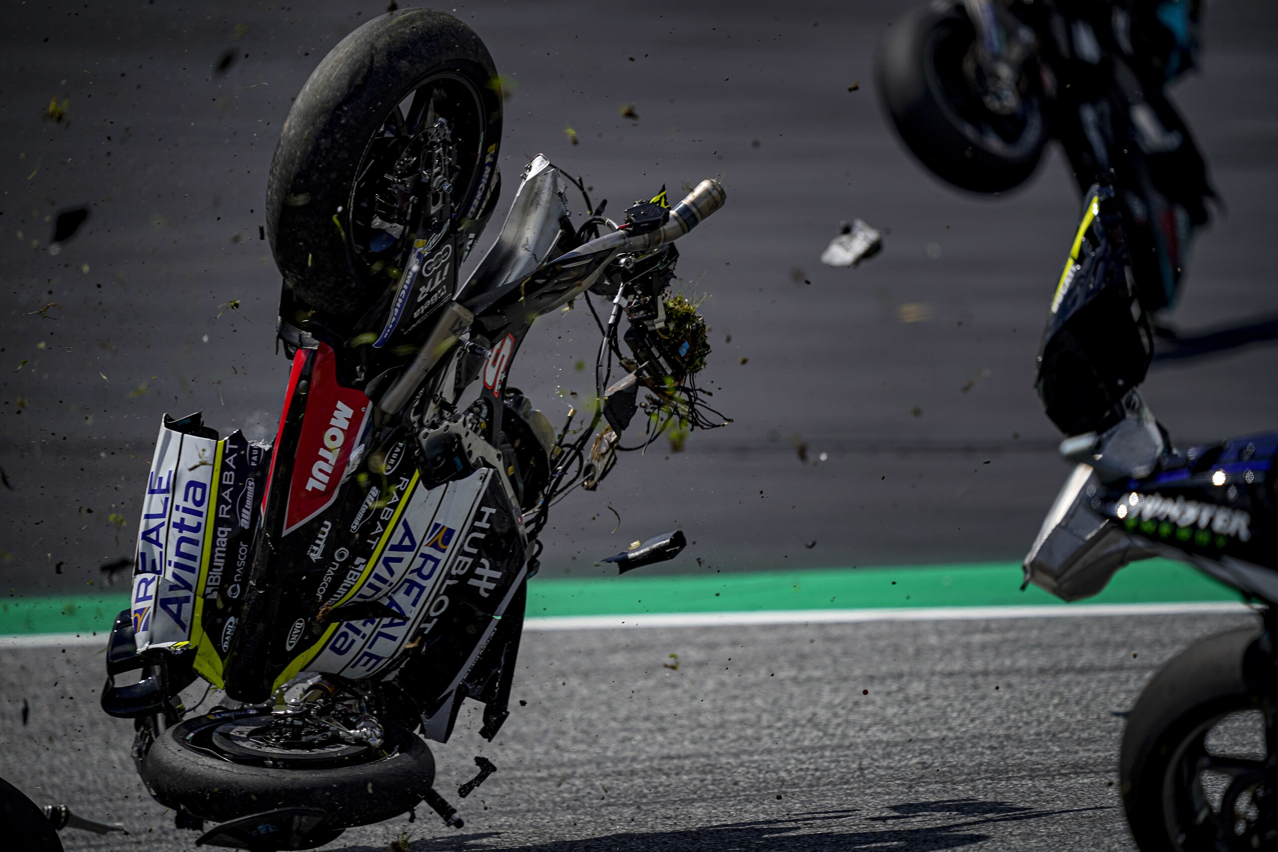 MotoGP: le cadute e gli incidenti più spettacolari del 2020 - FOTO