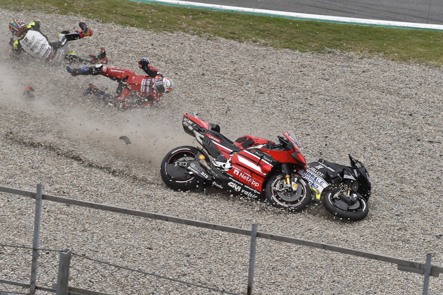 MotoGP: le cadute e gli incidenti più spettacolari del 2020 - FOTO