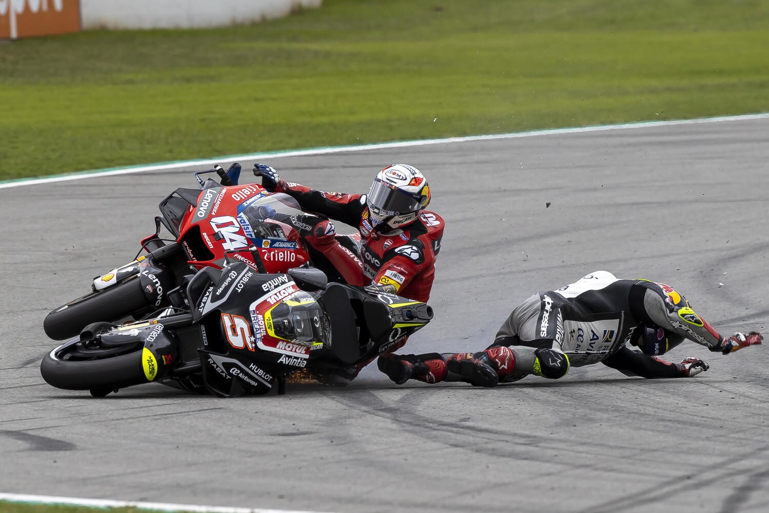 MotoGP: le cadute e gli incidenti più spettacolari del 2020 - FOTO