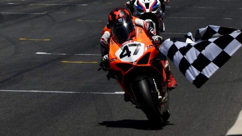 ASBK: Wayne Maxwell si laurea campione a Wakefield Park