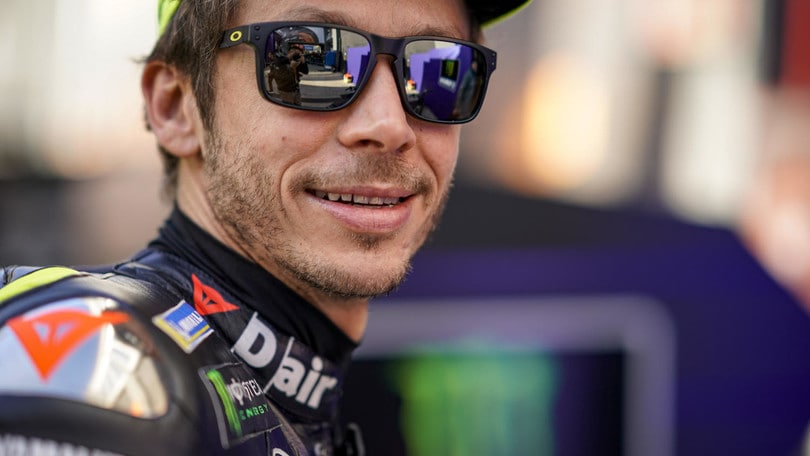 MotoGP: Rossi teases his girlfriend and the picture goes viral