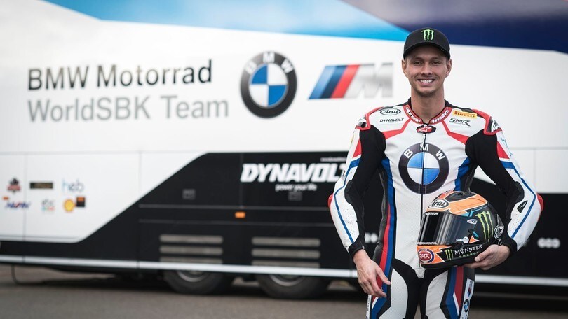 SBK, Van Der Mark has the plate in his right hand removed