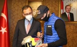 SBK, Razgatlioglu dedica un autografo al Governo Turco
