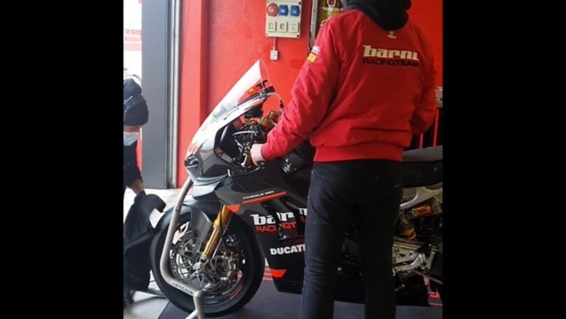 La prima uscita dai box di Rabat con la Panigale del team Barni