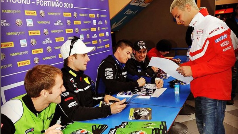 WorldSBK, Michel Fabrizio and Jonathan Rea’s autograph