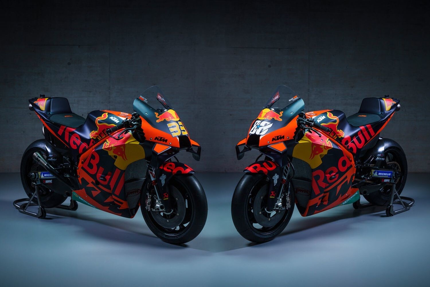MotoGP, le RC16 di Oliveira e Binder: stessi colori, nuove ambizioni